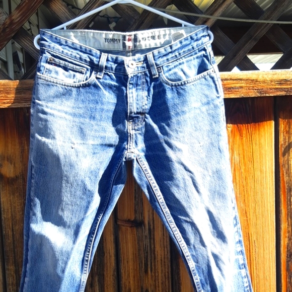 Tommy Hilfiger Jeans - Picture 2 of 6